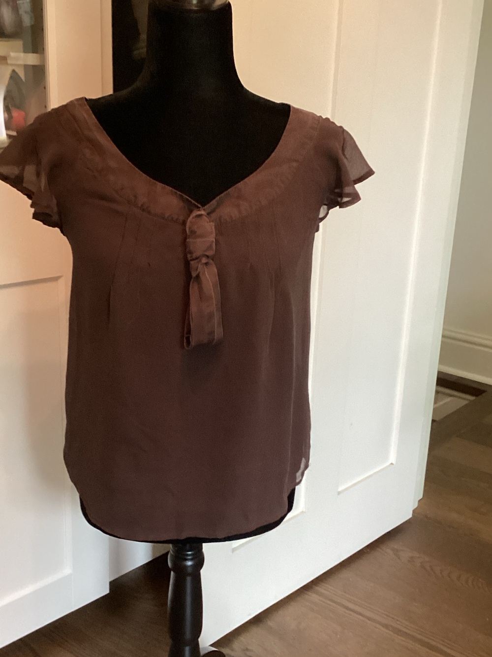 RW&CO. Brown Short-Sleeve Tie-Front Blouse